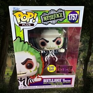 Beetlejuice entertainment earth exclusive funko # 1757 (nib) With Pop Protector